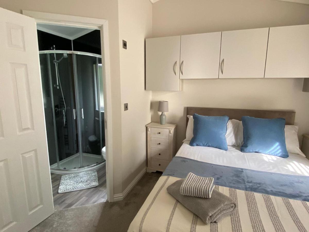 Augusta Lodge Уисбийч Екстериор снимка